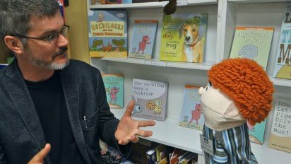 Earl interviews the children’s book author Mo Willems